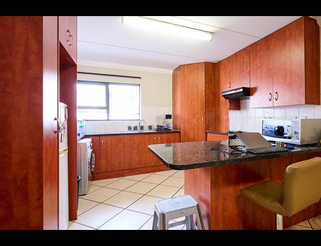 2 BEDROOM APARTMENT FOR SALE IN SUNNINGHILL